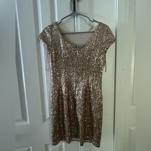 Used once for an academy ball but only needed for the occasion. Worn once!!